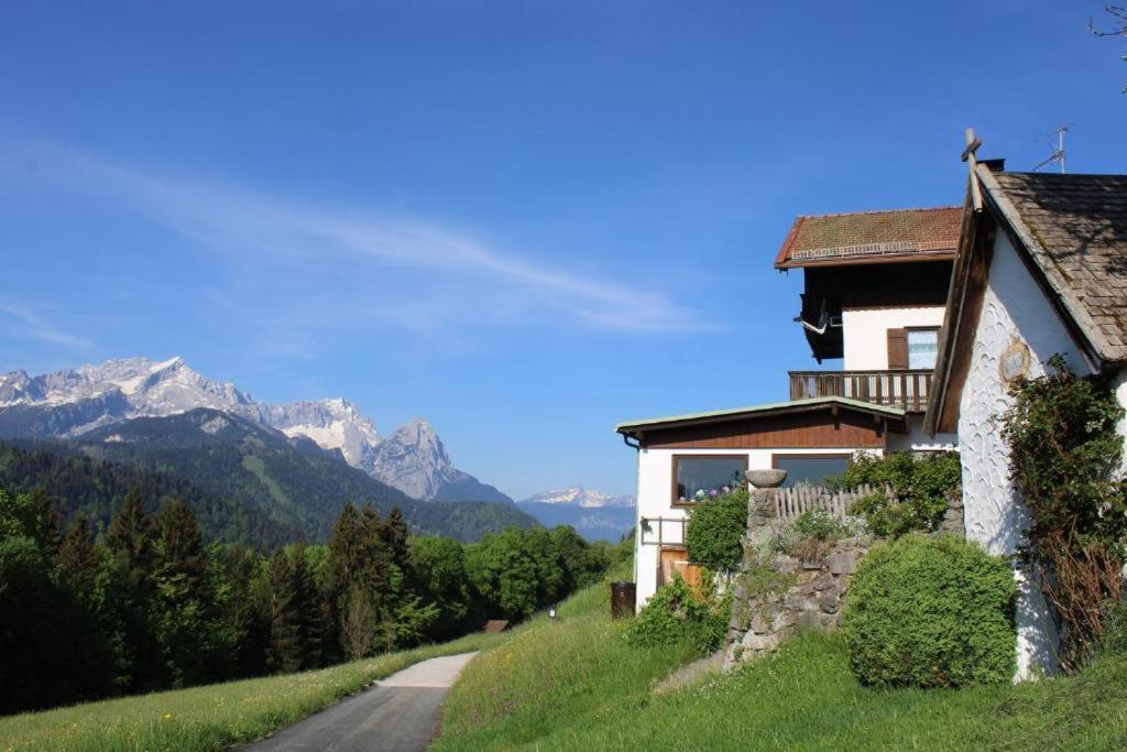Pfeiffer Alm Am Sonnenhang Mit Blick Auf Die Zugspitze Garmisch-Partenkirchen Buitenkant foto