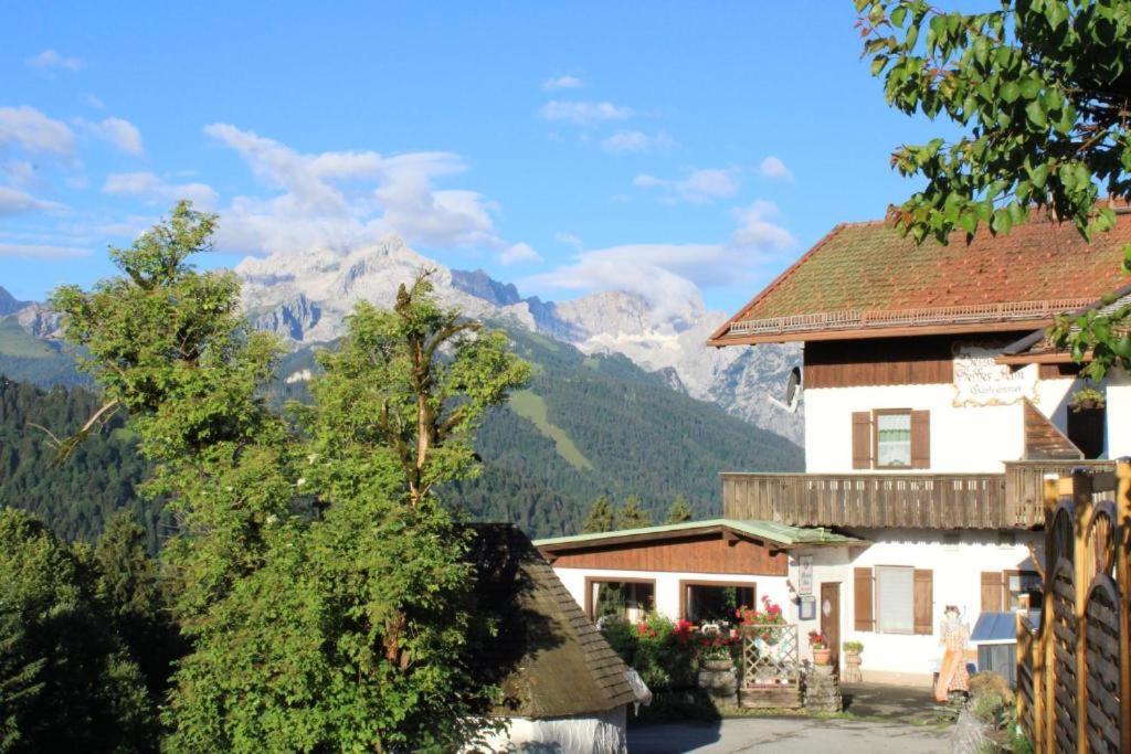 Pfeiffer Alm Am Sonnenhang Mit Blick Auf Die Zugspitze Garmisch-Partenkirchen Buitenkant foto