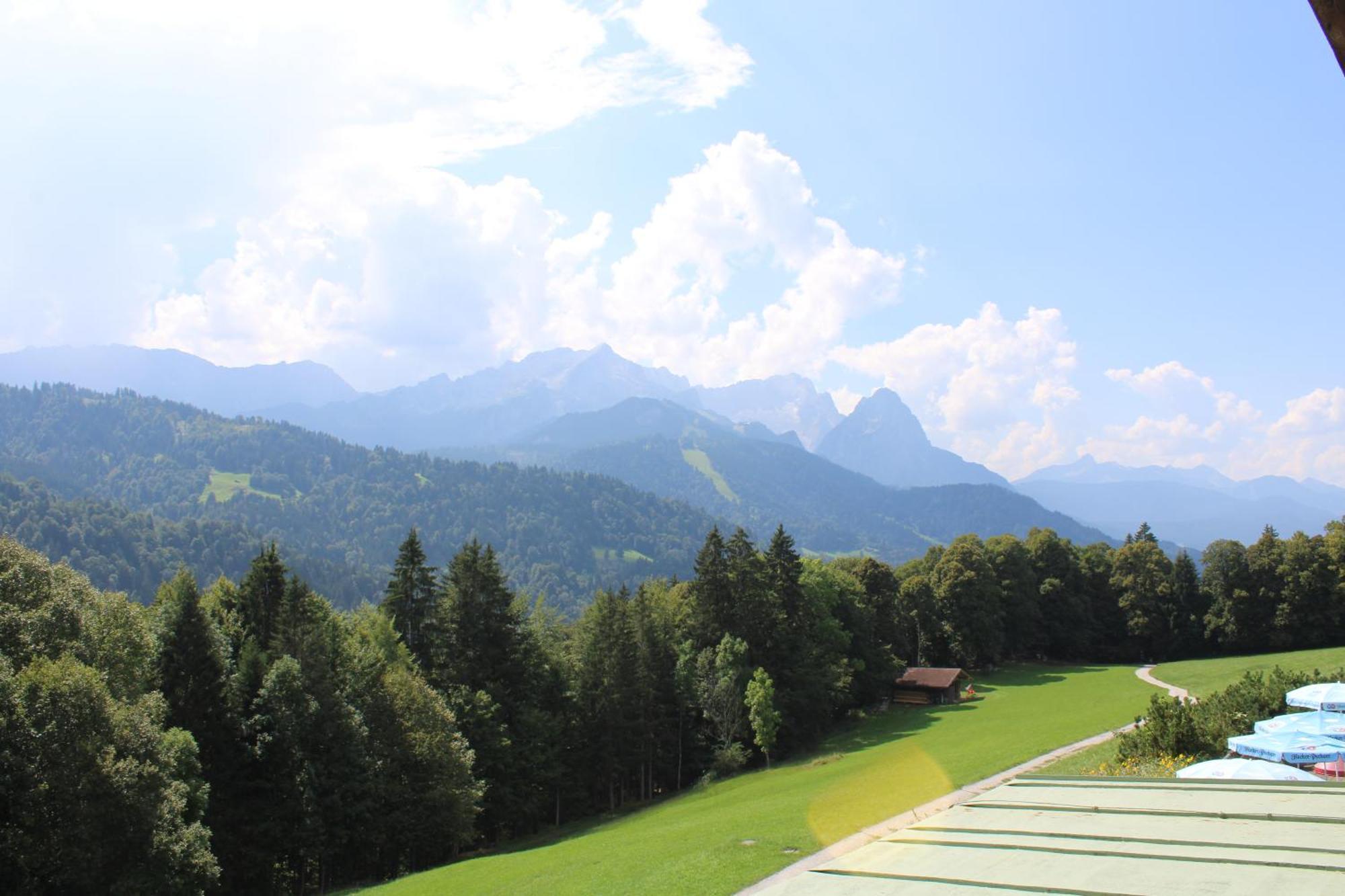 Pfeiffer Alm Am Sonnenhang Mit Blick Auf Die Zugspitze Garmisch-Partenkirchen Buitenkant foto